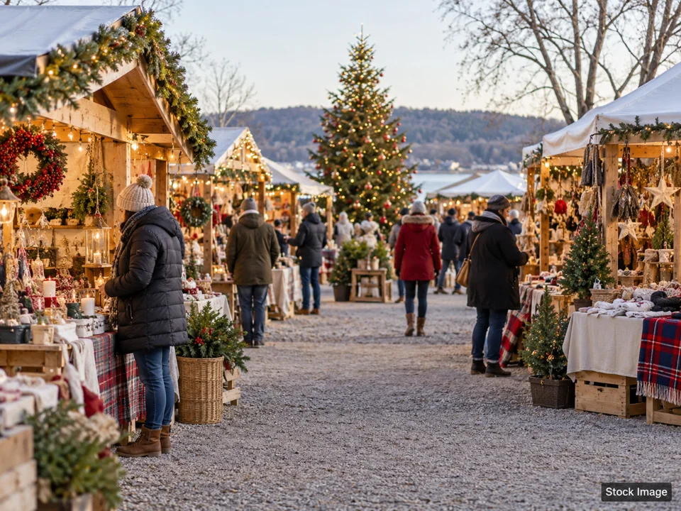 Kentlands Art Show and Fall Craft Fair: Holiday & Seasonal Markets in Gaithersburg, Maryland (holiday bazaar scene)
